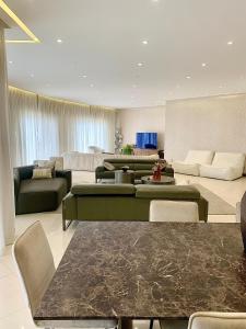 Televisor o centre d'entreteniment de Tergane Teranga 4 fotos més