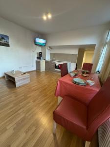 TV a/nebo společenská místnost v ubytování Schöne 2 Zi Whg MG Altstadt