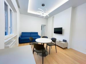 Et tv og/eller underholdning på Elegantis Aventino Suite Apartment - Colosseo, Metro and Circo Massimo Nearby