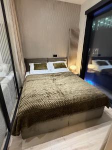 En eller flere senge i et værelse på Concept JJ Luxury Apartments + 59 billeder