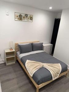 Postel nebo postele na pokoji v ubytování Modern Cozy 1BR Escape in Petworth DC Near Metro