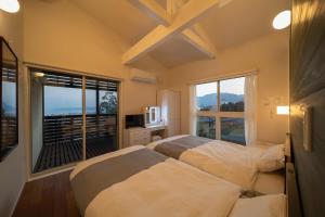 En eller flere senge i et værelse på Villa wRw