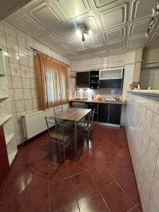 Kuchyň nebo kuchyňský kout v ubytování Apartament Ultra Central