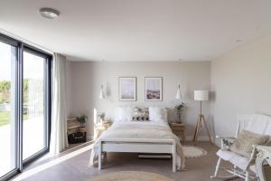 Giường trong phòng chung tại 7 Bed in Marwood oc-w32673