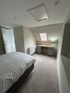 Postel nebo postele na pokoji v ubytování 15B Church Street, Bingham, Nottingham, Nottinghamshire, NG13 8AL