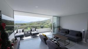 En generel udsigt til bjerge eller udsigt til bjerge taget fra lejligheden