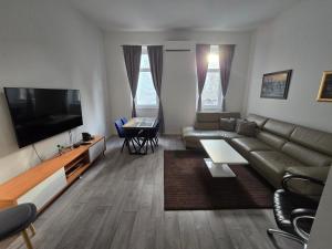 Et tv og/eller underholdning på Sarajevo central quiet apartment,private free parking