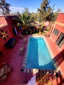 Bazén v ubytování Ferme des Oliviers - Villa de Charme avec Vue Nature nebo v jeho okolí