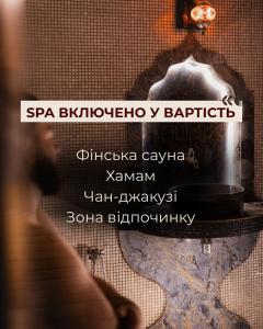 een foto van een gitaar met een bordje erop bij Silveroks Hotel in Boekovel