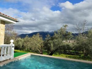 En generel udsigt til bjerge eller udsigt til bjerge taget fra feriehuset