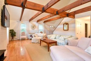 Et opholdsområde på Private pool 3 mins to Skaket Beach