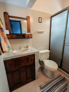 Et badeværelse på Pueblito Boyacense, Hotel Boutique La Cueva de la Luna + 23 billeder