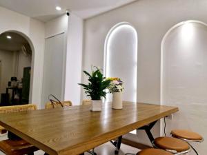 a dining room with a wooden table and chairs at MaMa Hostel CNX in Chiang Mai