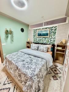 En eller flere senge i et værelse på Beachfront Private Apartment in Pueblo Torviscas Sunset Harbour + 47 billeder