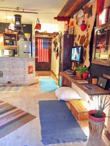 a living room with an american flag on the door at Condo Studio Paradise Beach in Alexandria