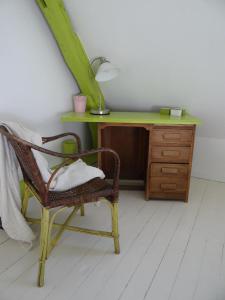 a desk with a chair and a desk with a lamp at Les Viviers Maison d'hôtes B&B in Puiseaux