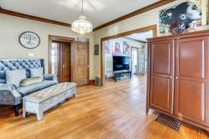 Et tv og/eller underholdning på Private Hot Tub and Patio! Chicagoland Extended Stay