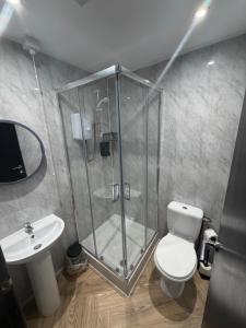 Et badeværelse på Woodhouse Hotel Blackpool Promenade