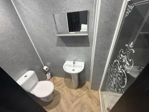 Et badeværelse på Woodhouse Hotel Blackpool Promenade