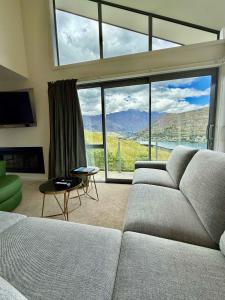 En generel udsigt til bjerge eller udsigt til bjerge taget fra feriehuset