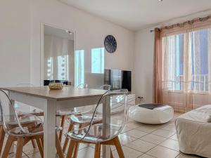 Et tv og/eller underholdning på Le 19 Lavigne - Parking