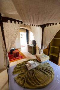 Giường trong phòng chung tại Maison Leila chambres d hotes +164 ảnh