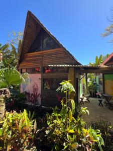 En have udenfor Cabuya Lodge