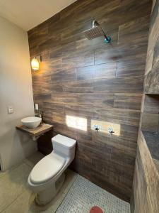 Et badeværelse på Casa Jatsutsil Bacalar