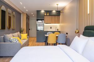 Køkken eller tekøkken på New Gudauri Atrium Ski and Dream Apartments