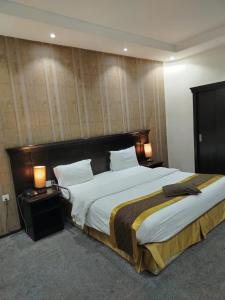 En eller flere senge i et værelse på اصيل الفاخره المخدومه