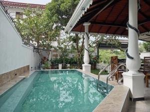 Swimmingpoolen hos eller tæt på BeeCottageOne-Negombo