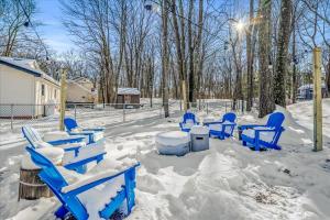 Billede fra billedgalleriet på Poconos Summit - Indoor Hot Tub - Sauna - Games i Stillwater Lake Estates