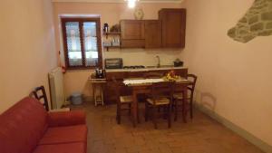 a kitchen with a table and chairs in a room at Giardino Di Sara in Cortona