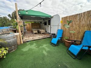 Vườn quanh הקרוואן במושב