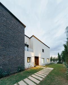 Budova, kde se vila nachází