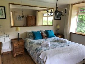 Postel nebo postele na pokoji v ubytování Stables, 1 Bed, Private, Ecolodge, Edge Dartmoor