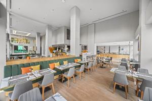 En restaurant eller et andet spisested på Holiday Inn Istanbul - Beylikduzu by IHG