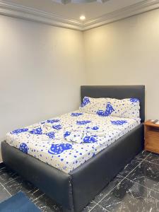 En eller flere senge i et værelse på Apartement Chaleureux et Prestigieux