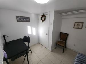 Khu vực ghế ngồi tại Affordable/Quiet Private Room +1 ảnh