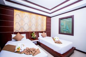 Ліжко або ліжка в номері Phi Phi Andaman Beach Resort