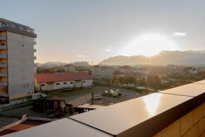 En generel udsigt til bjerge eller udsigt til bjerge taget fra lejligheden