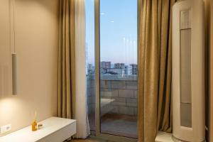 Et badeværelse på Luxury Couple Apartments with Balcony + 61 billeder