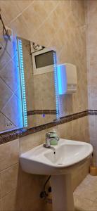 Et badeværelse på Sharif Apartments