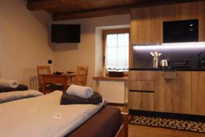 En eller flere senge i et værelse på Ciesa Le Crepedele Miniappartamento Mirandola