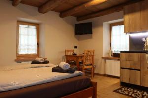 En eller flere senge i et værelse på Ciesa Le Crepedele Miniappartamento Mirandola