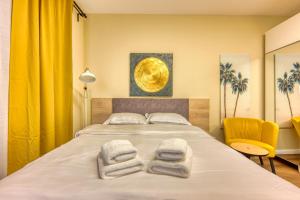 Postel nebo postele na pokoji v ubytování Piata Romana Suites & apartments - Pumo Properties