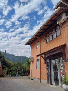 En generel udsigt til bjerge eller udsigt til bjerge taget fra vandrehjemmet