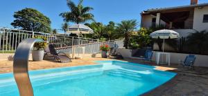 Swimmingpoolen hos eller tæt på Chácara meu aconchego