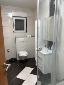 Phòng tắm tại Sobe DANA +4 ảnh