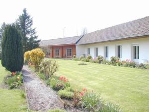 Zahrada ubytování Logis - Hôtel & restaurant Les Trois Fontaines